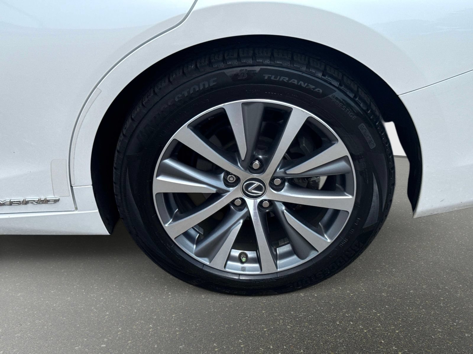 Used 2024 Lexus ES 300h Ultra Luxury w/ Accessory Package (Z2) FWD image 11