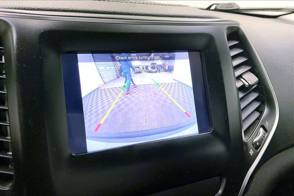 Used 2020 Jeep Cherokee Latitude w/ Cold Weather Group image 20