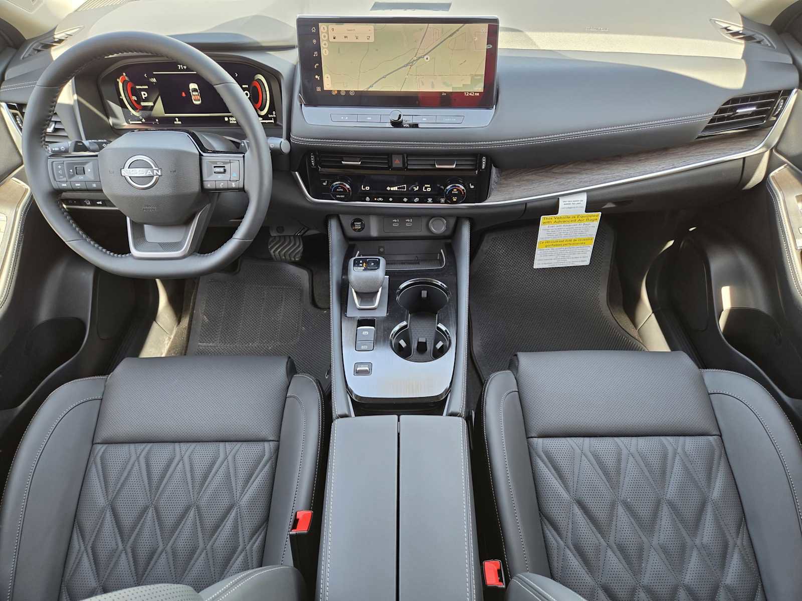 Used 2025 Nissan Rogue Platinum image 14