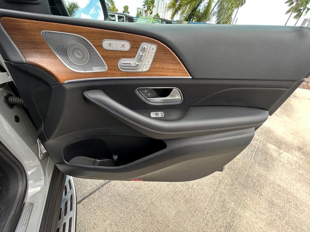 Used 2024 Mercedes-Benz GLS 450 4MATIC w/ AMG Line Exterior image 30