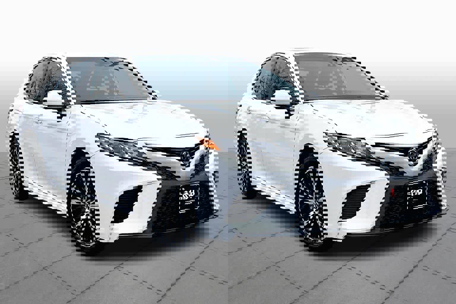 Used 2020 Toyota Camry SE image 2