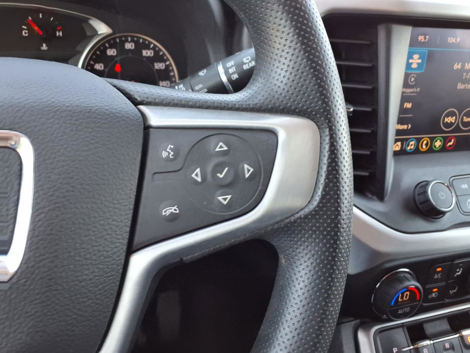 Used 2022 GMC Acadia SLE FWD image 24