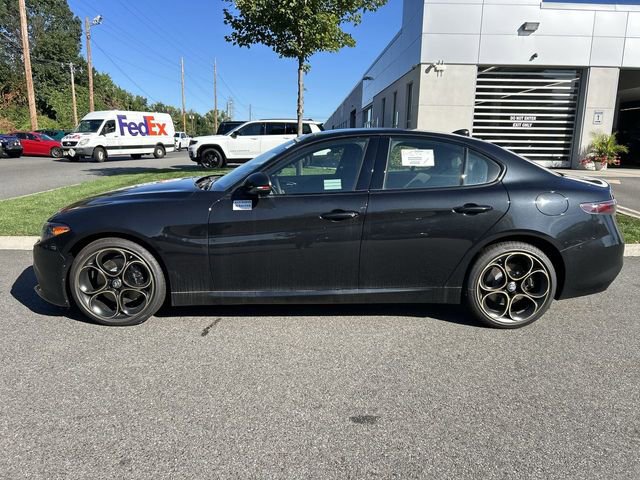 New 2025 Alfa Romeo Giulia AWD w/ Driving Assist Package image 5