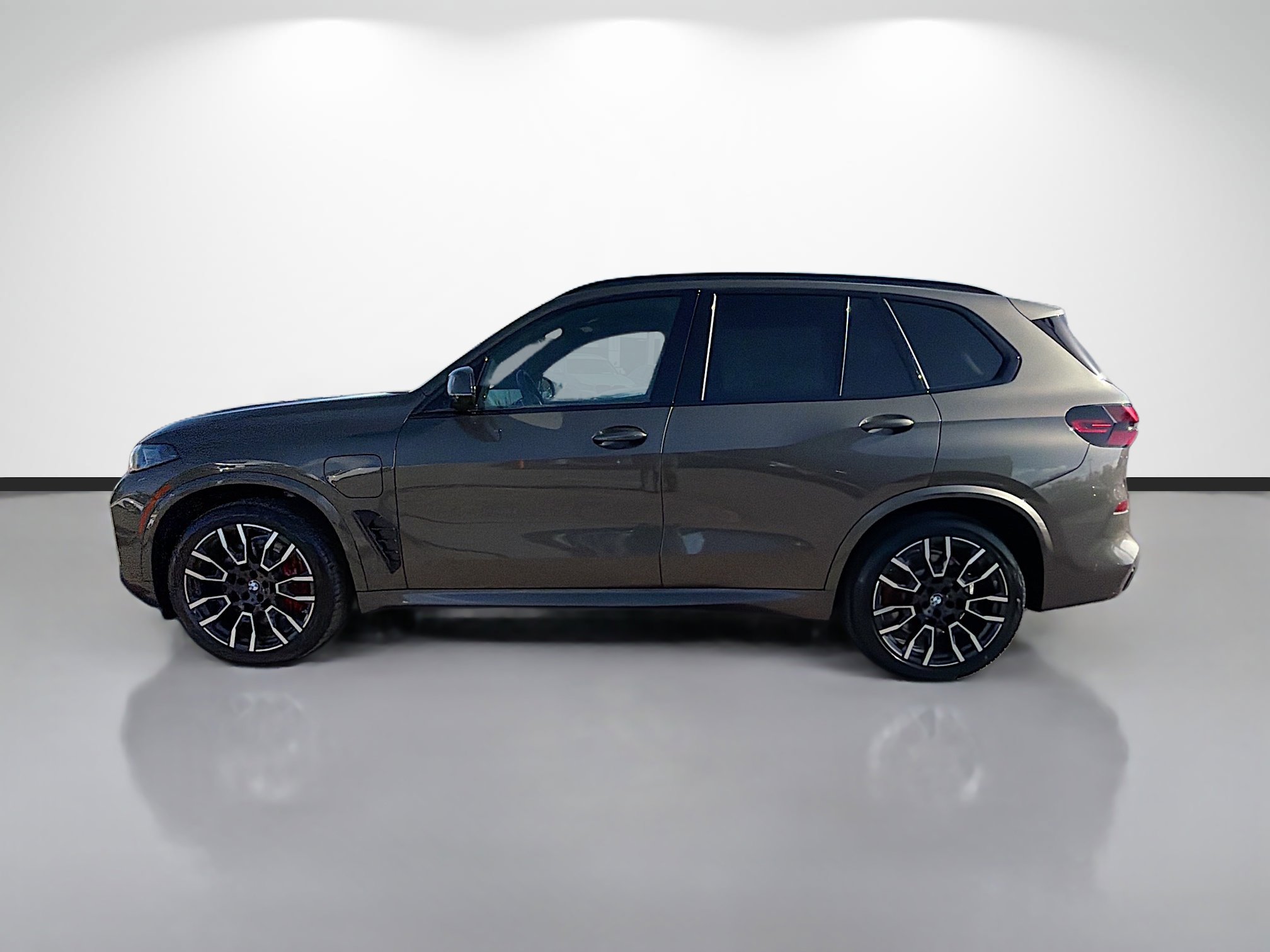 New 2026 BMW X5 xDrive50e w/ Executive Package image 6