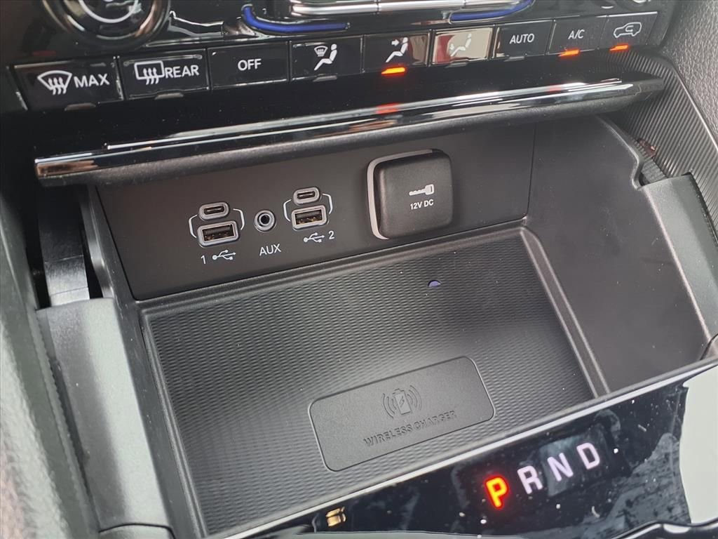 New 2025 Jeep Grand Cherokee Laredo w/ Luxury Tech Group I AWD/4WD image 8