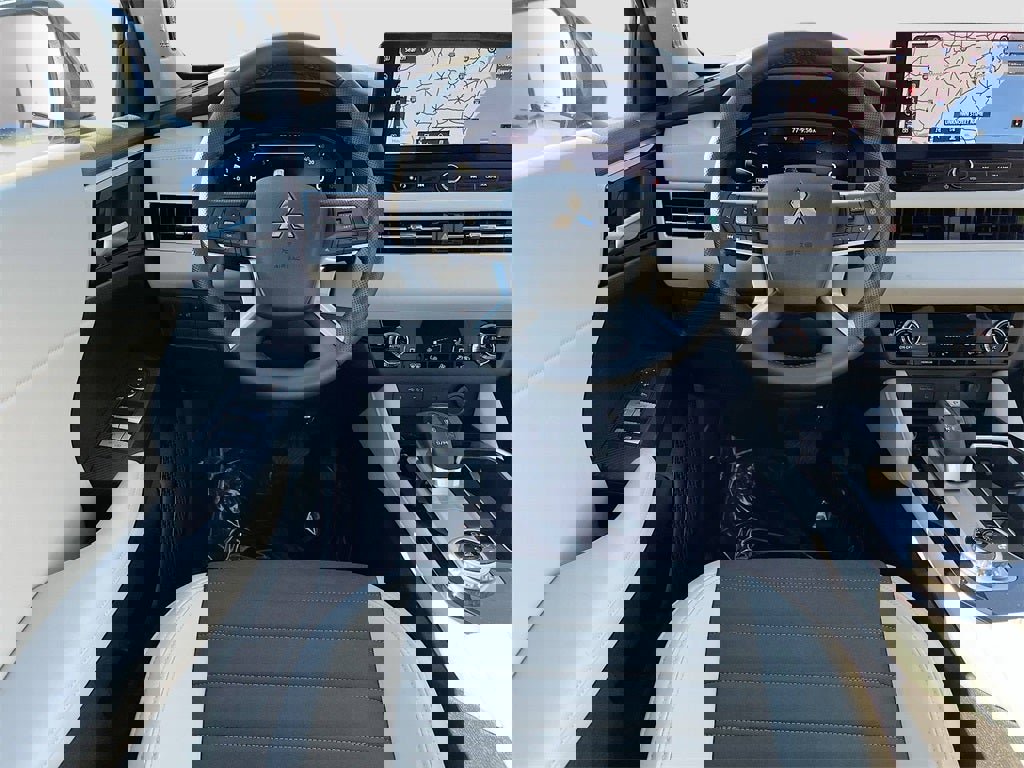 New 2025 Mitsubishi Outlander SE image 24