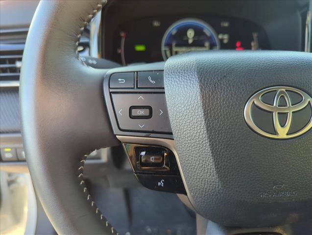Used 2025 Toyota Camry SE FWD image 12