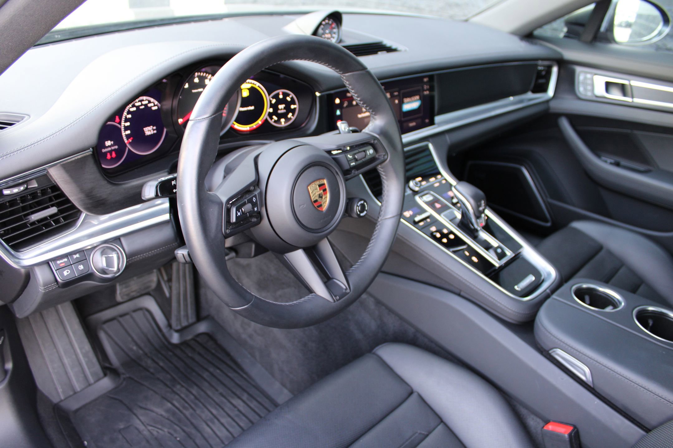 Certified 2023 Porsche Panamera Platinum Edition image 4
