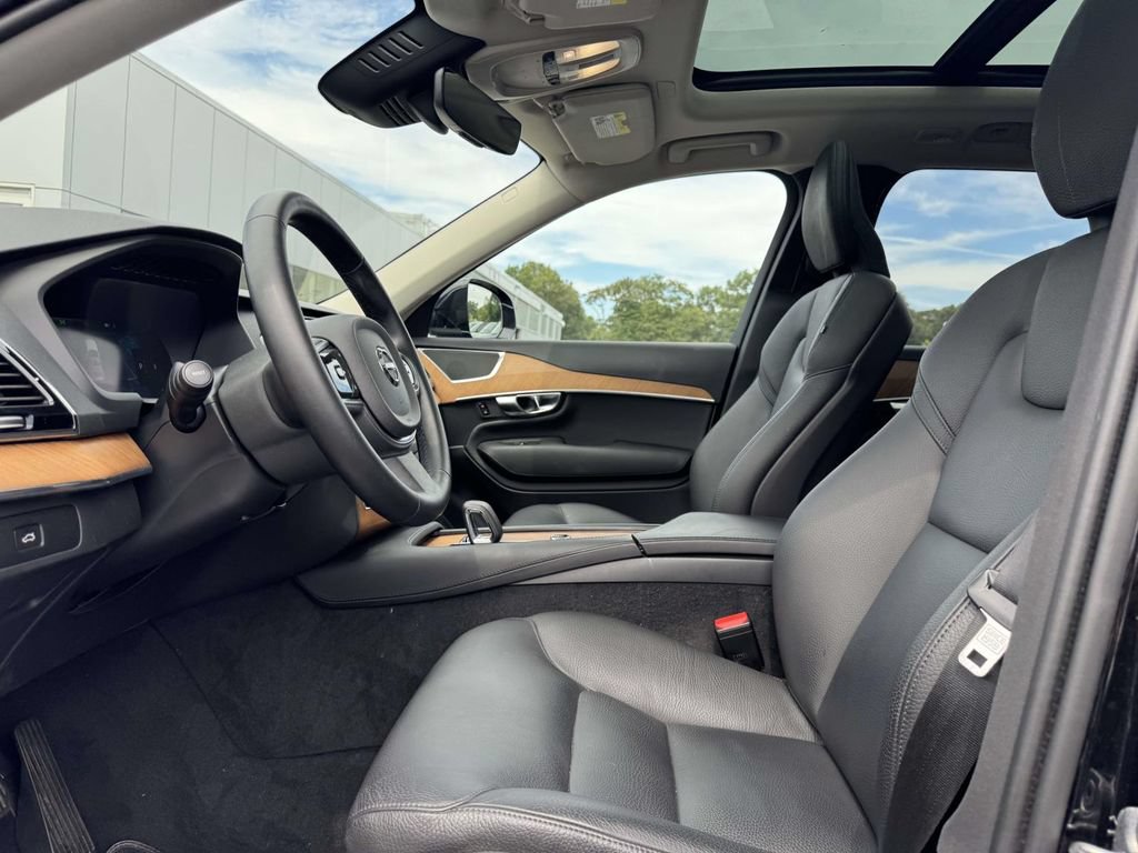 Certified 2025 Volvo XC90 B6 Plus w/ Protection Package Premier AWD/4WD image 13