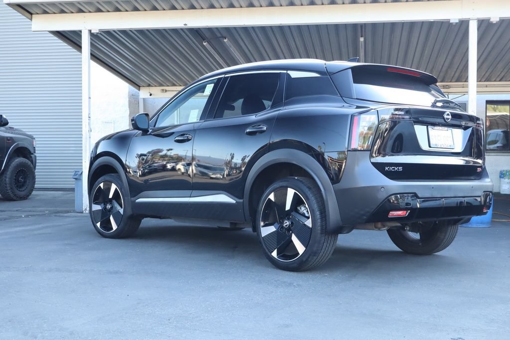 Used 2025 Nissan Kicks SR FWD image 9