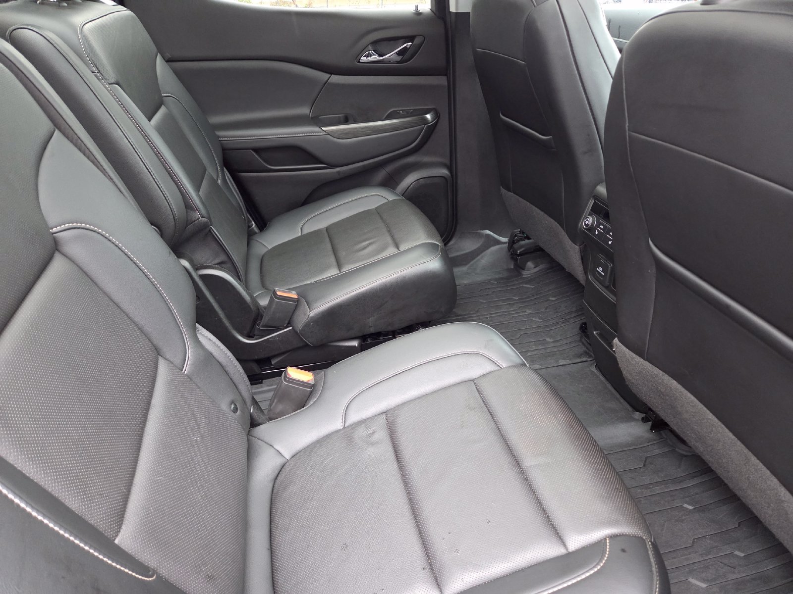 Used 2023 GMC Acadia SLT w/ Technology Package AWD/4WD image 21