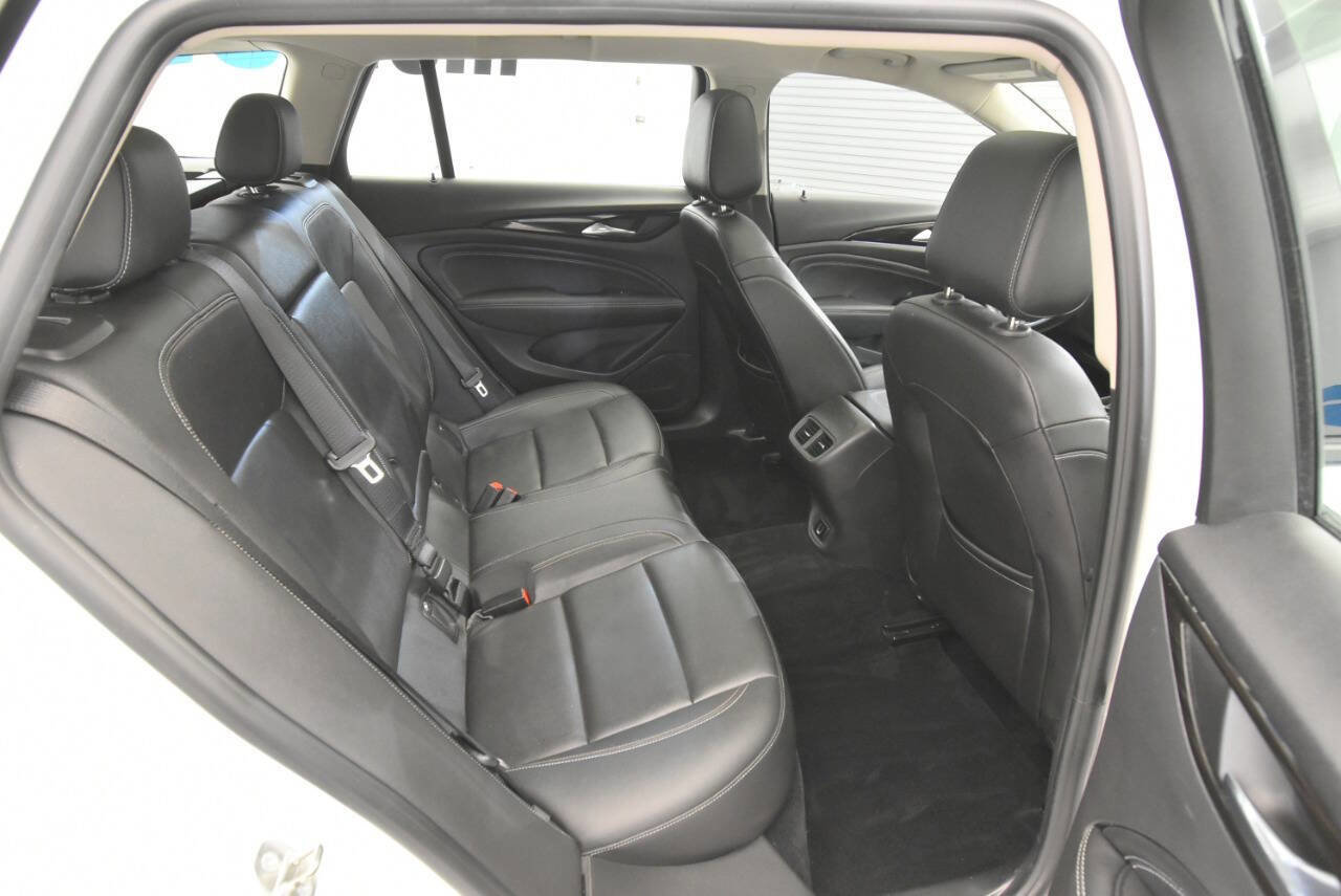 Used 2018 Buick Regal Essence w/ Driver Confidence Package #1 AWD/4WD image 22