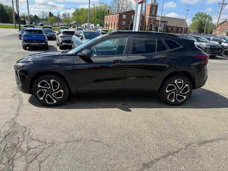 Used 2025 Chevrolet Trax RS image 4