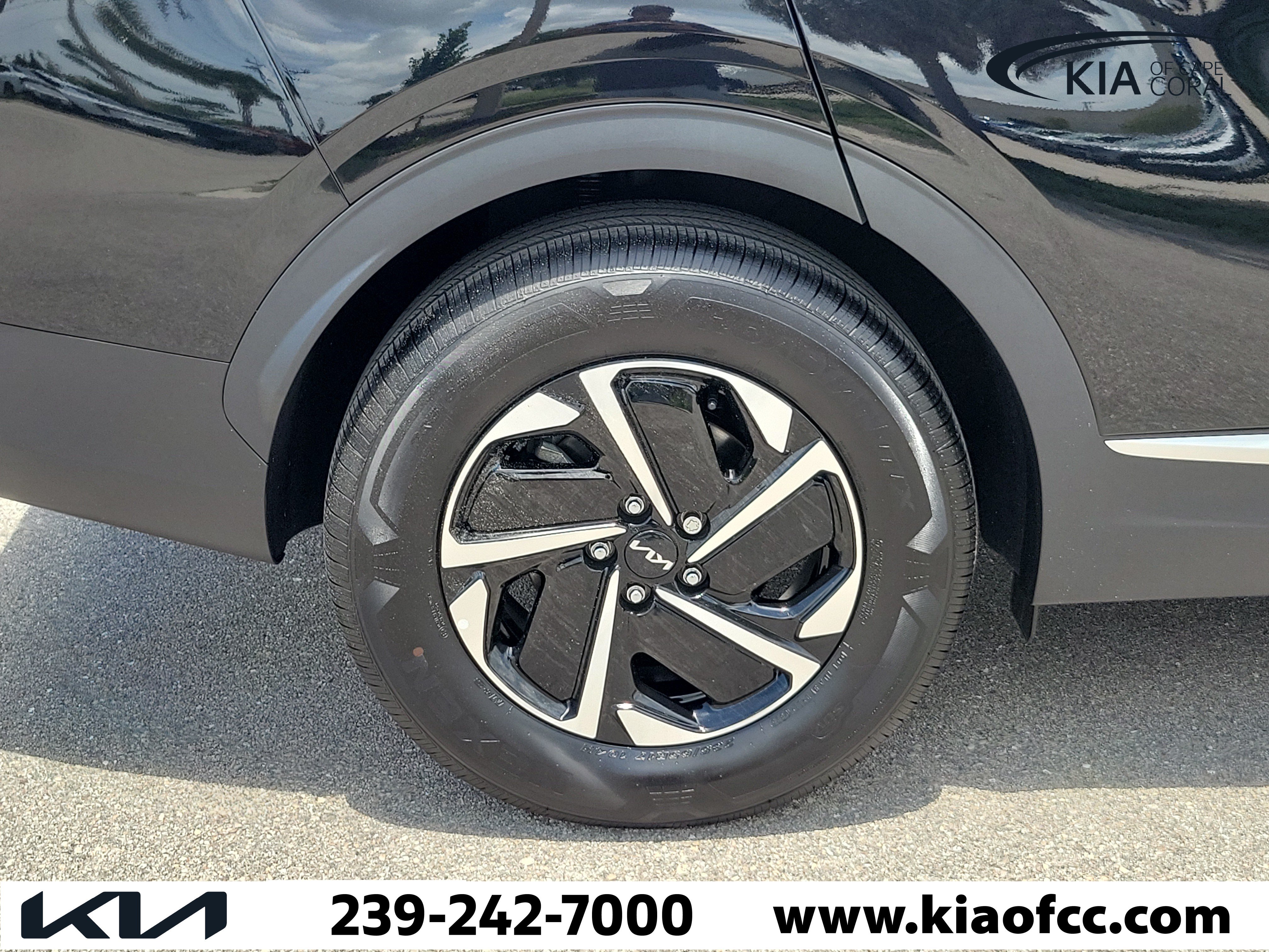 Certified 2025 Kia Sportage LX FWD image 9