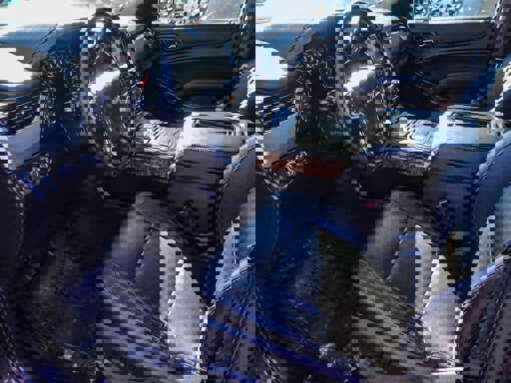 Used 2015 Chevrolet Suburban LTZ image 16