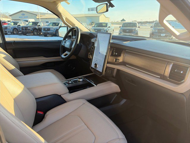 Used 2024 Ford Expedition Limited image 23