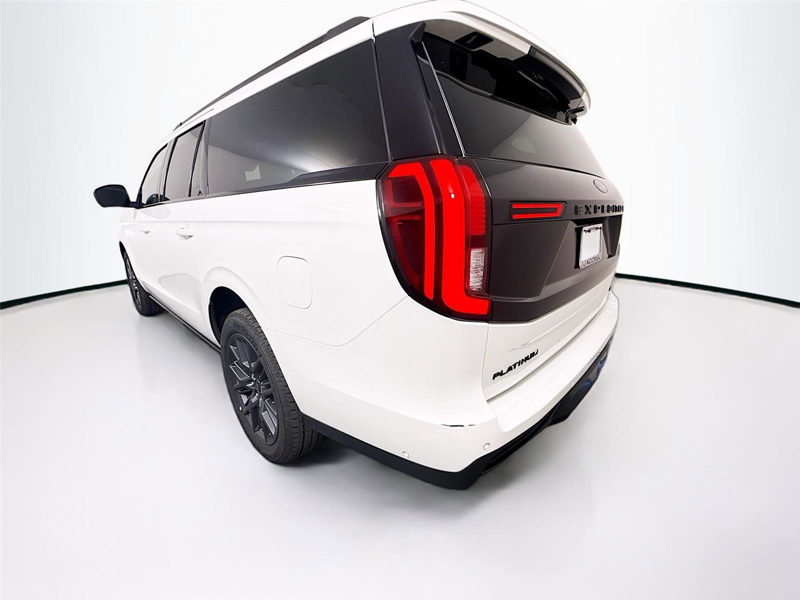 Used 2025 Ford Expedition Max Platinum w/ Stealth Performance Package image 33
