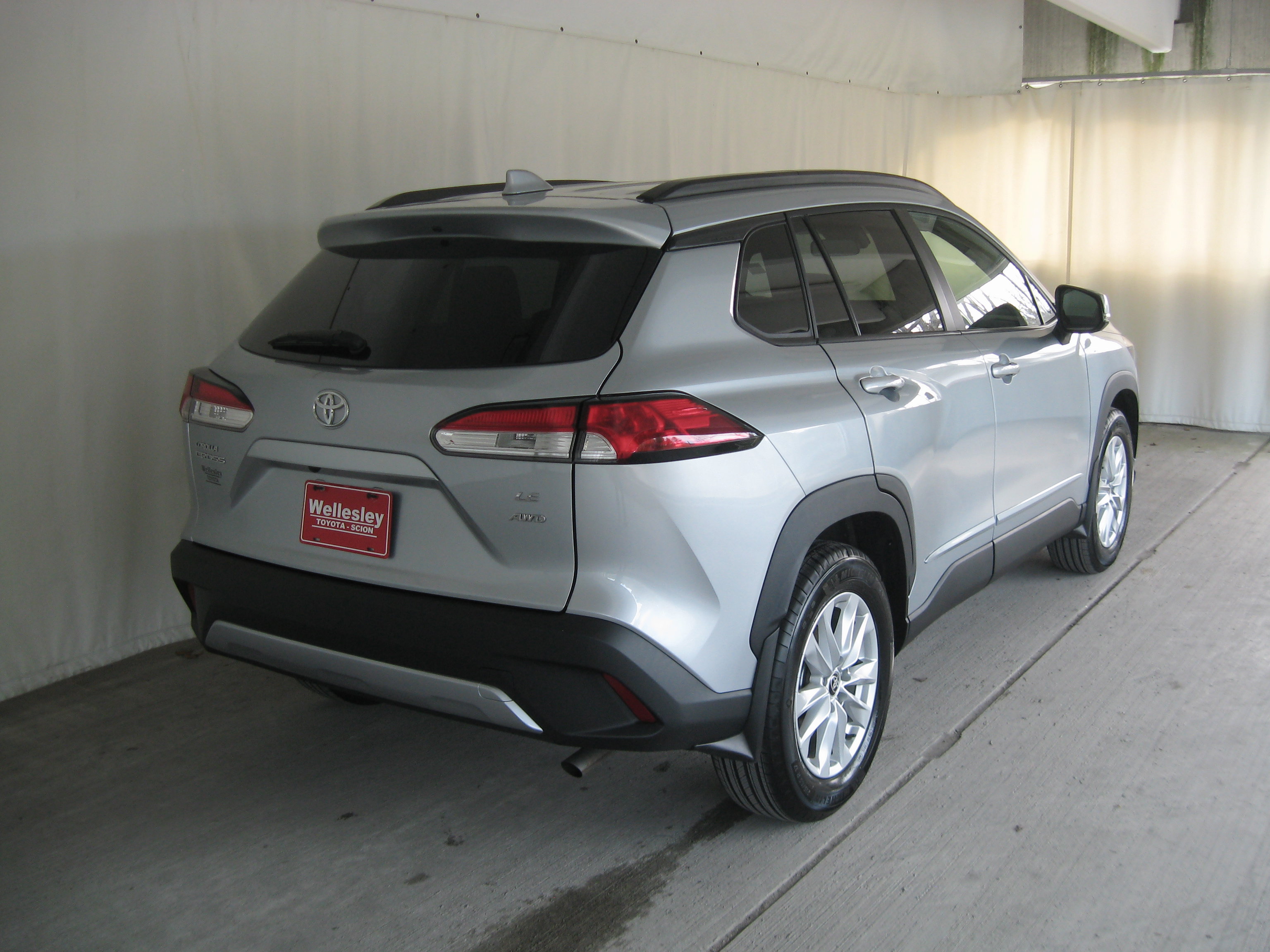 Certified 2022 Toyota Corolla Cross LE w/ Moonroof Package AWD/4WD image 7