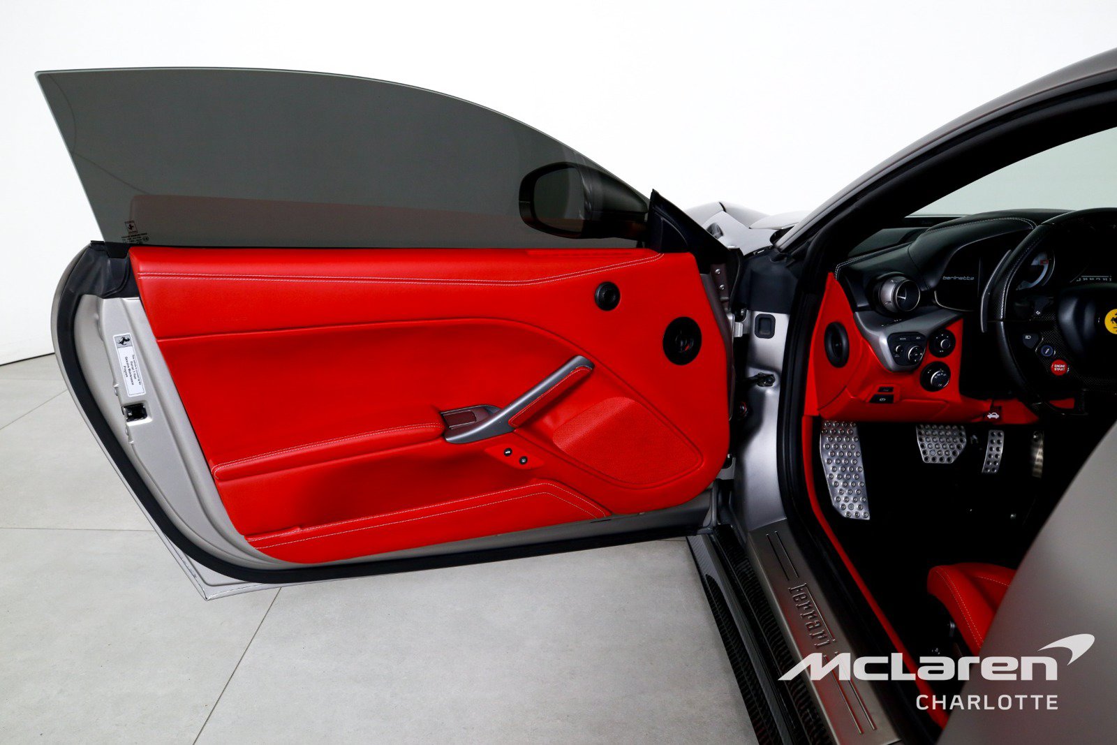 Used 2016 Ferrari F12 Berlinetta RWD image 10
