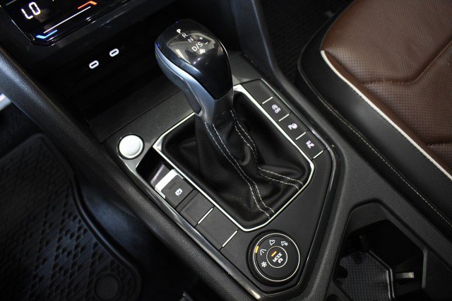Used 2022 Volkswagen Tiguan SEL R-Line AWD/4WD image 37