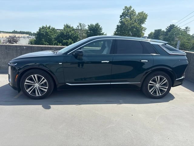 Used 2024 Cadillac Lyriq Luxury w/ LPO, Floor Liner Package AWD/4WD image 2