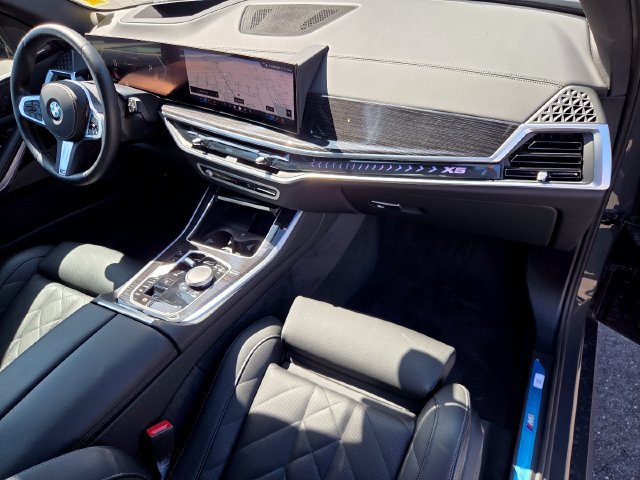 Used 2025 BMW X5 xDrive40i w/ M Sport Package AWD/4WD image 28