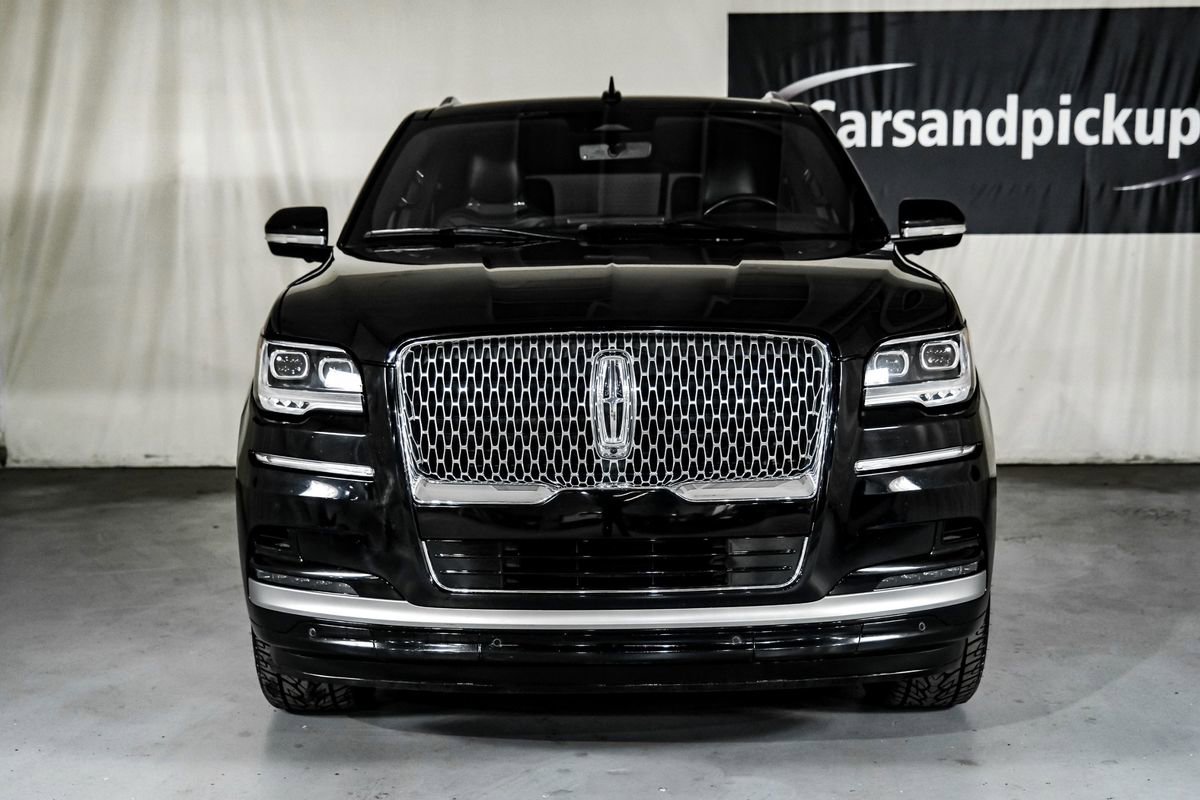 Used 2024 Lincoln Navigator Reserve image 3