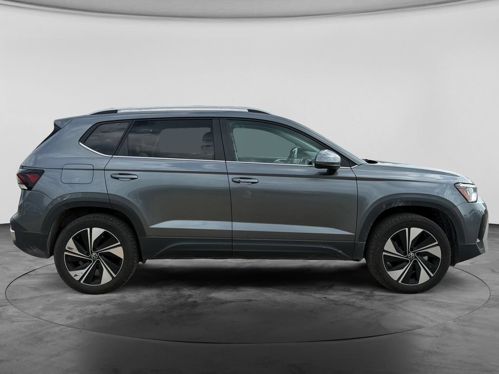 Used 2025 Volkswagen Taos SE AWD/4WD image 10