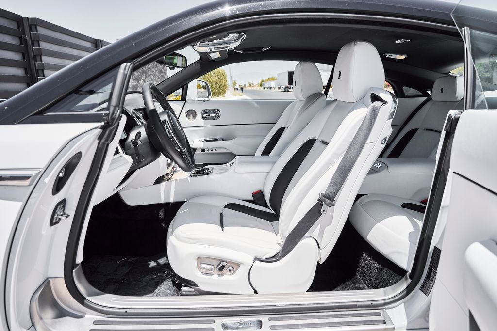 Used 2019 Rolls-Royce Wraith RWD image 27