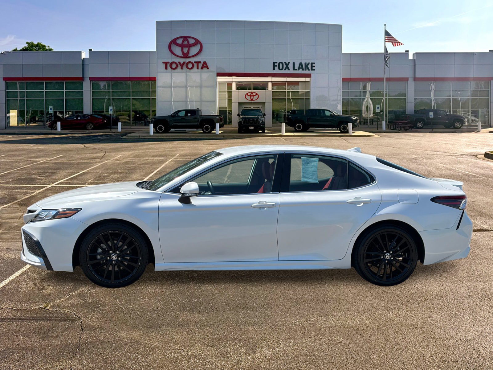 Used 2024 Toyota Camry XSE FWD image 2