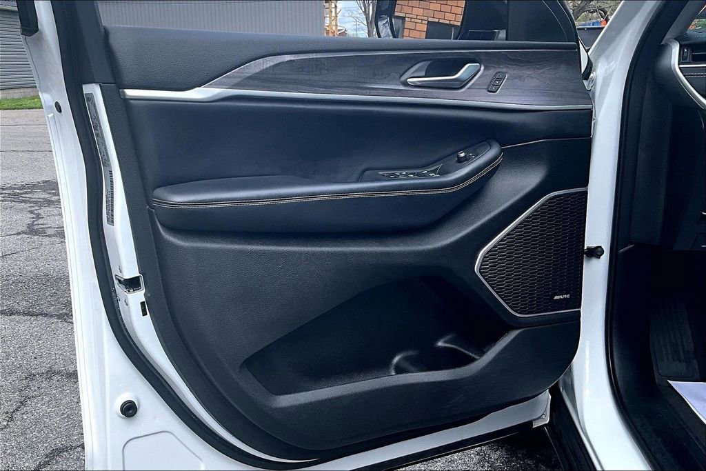 Used 2022 Jeep Grand Cherokee Limited image 21