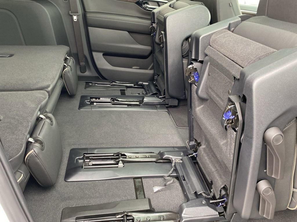 New 2025 Chevrolet Suburban Premier image 35