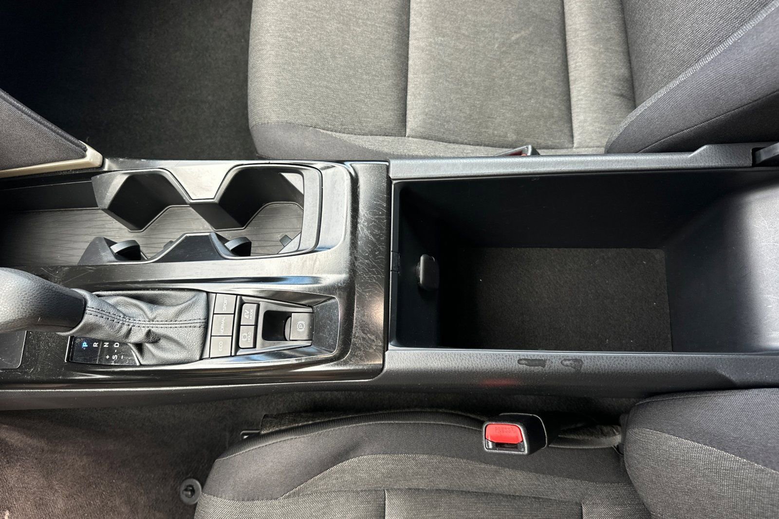 Used 2025 Toyota Camry LE image 29