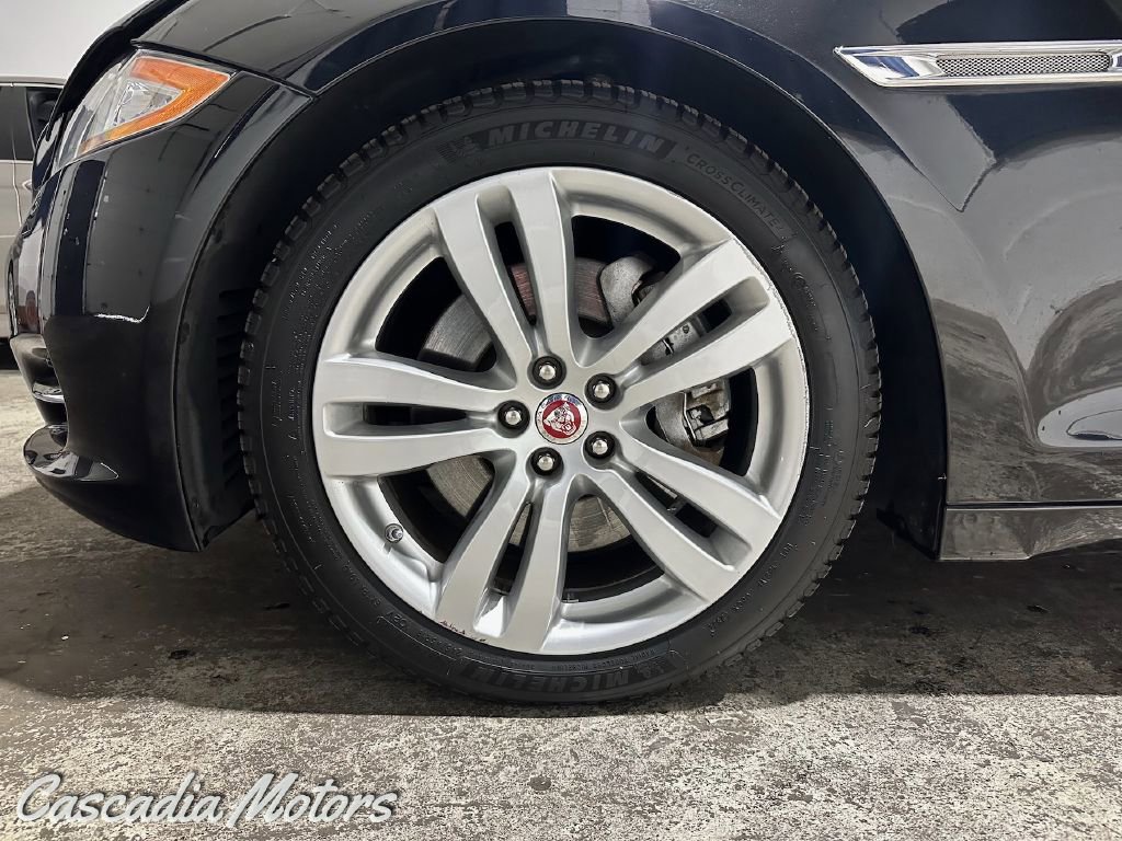 Used 2014 Jaguar XJ L Portfolio image 28