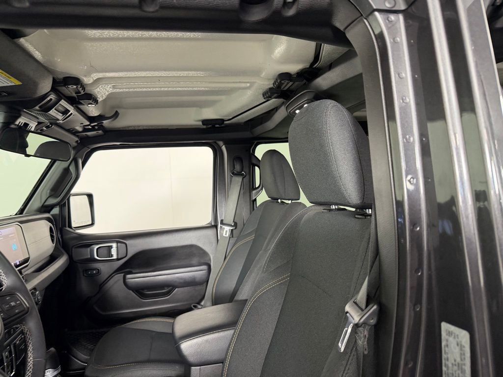 Used 2025 Jeep Wrangler Sport S image 22