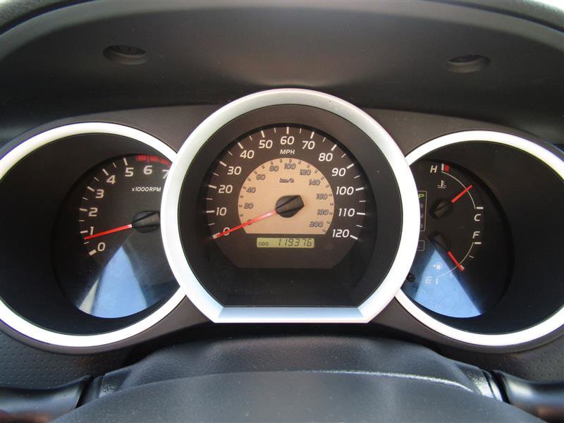 Used 2011 Toyota Tacoma 4x4 Access Cab V6 w/ TRD Sport Pkg image 16