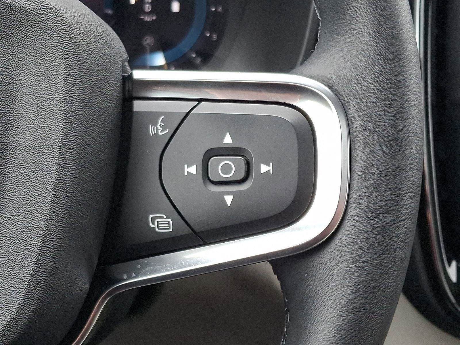Certified 2023 Volvo XC40 B5 Ultimate w/ Protection Package Premier AWD/4WD image 24
