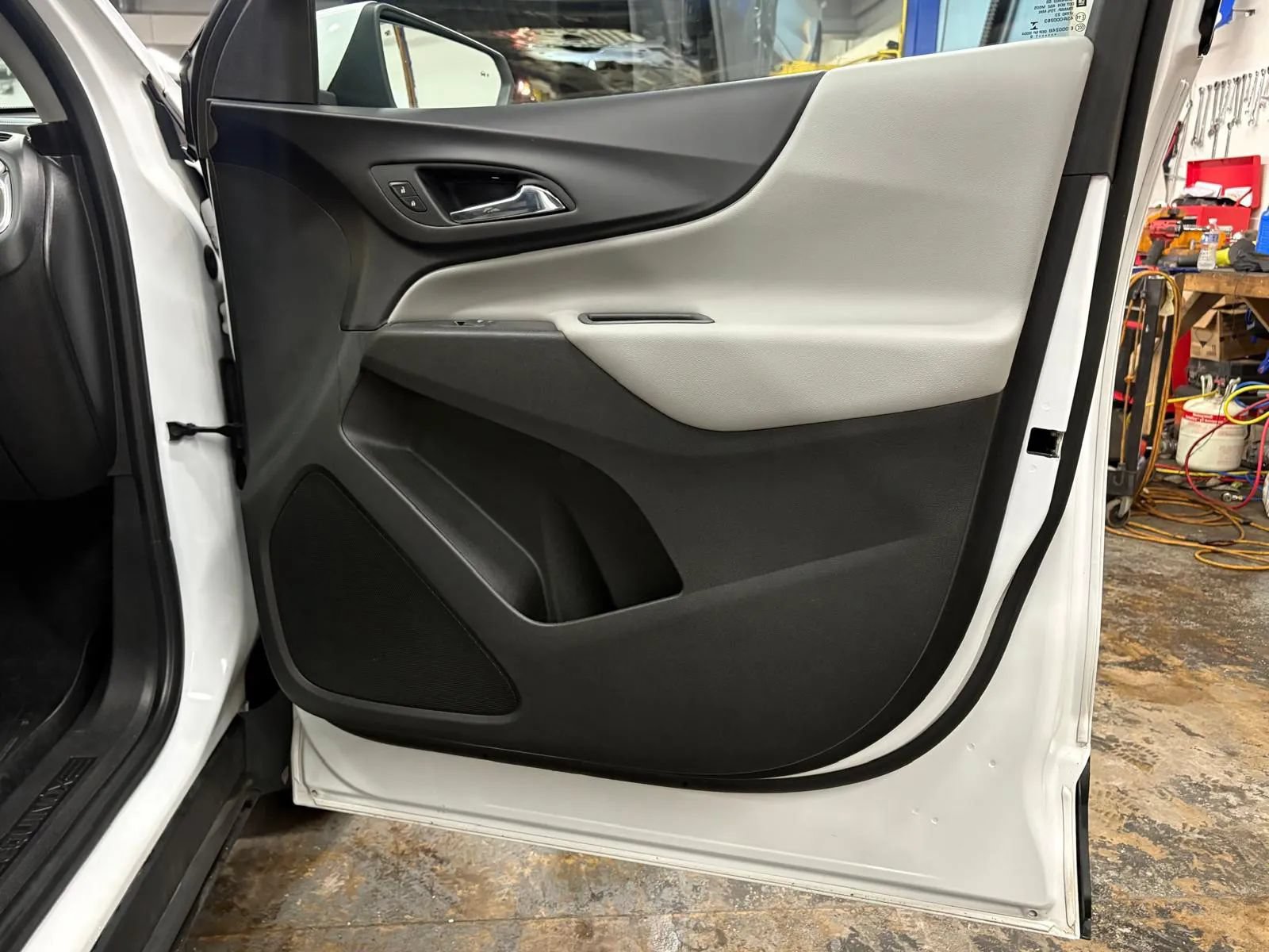 Used 2019 Chevrolet Equinox LT AWD/4WD image 16