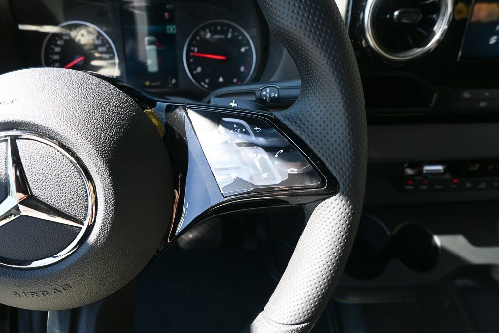 Used 2025 Mercedes-Benz Sprinter 2500 image 11