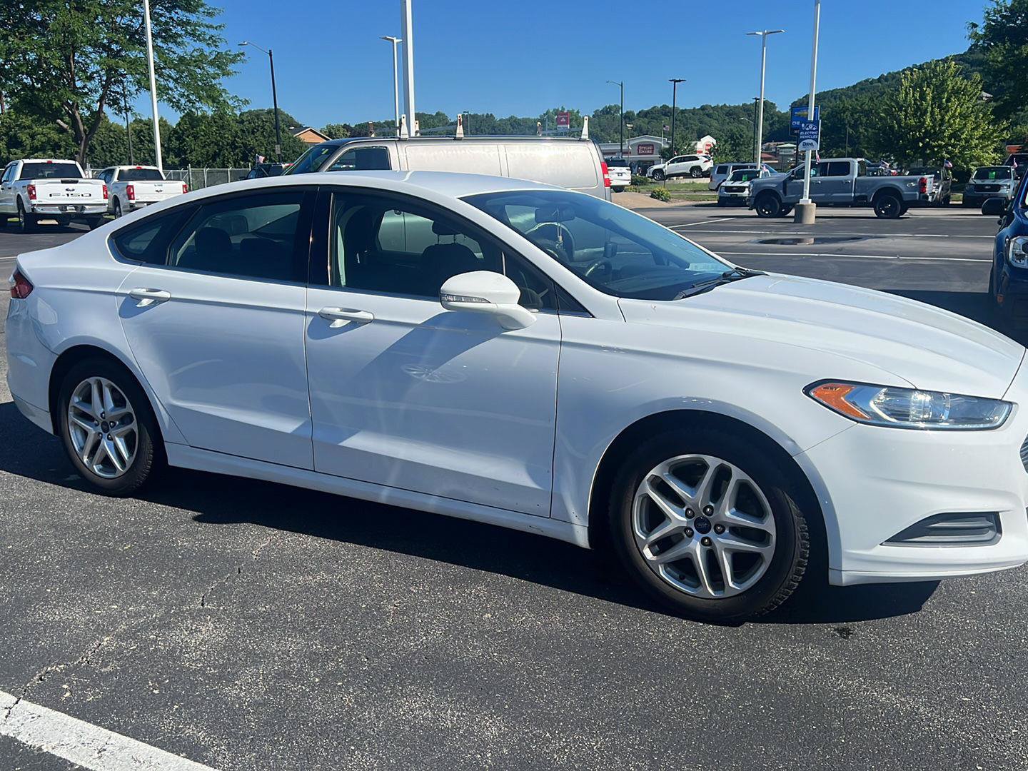 Used 2015 Ford Fusion SE FWD image 3