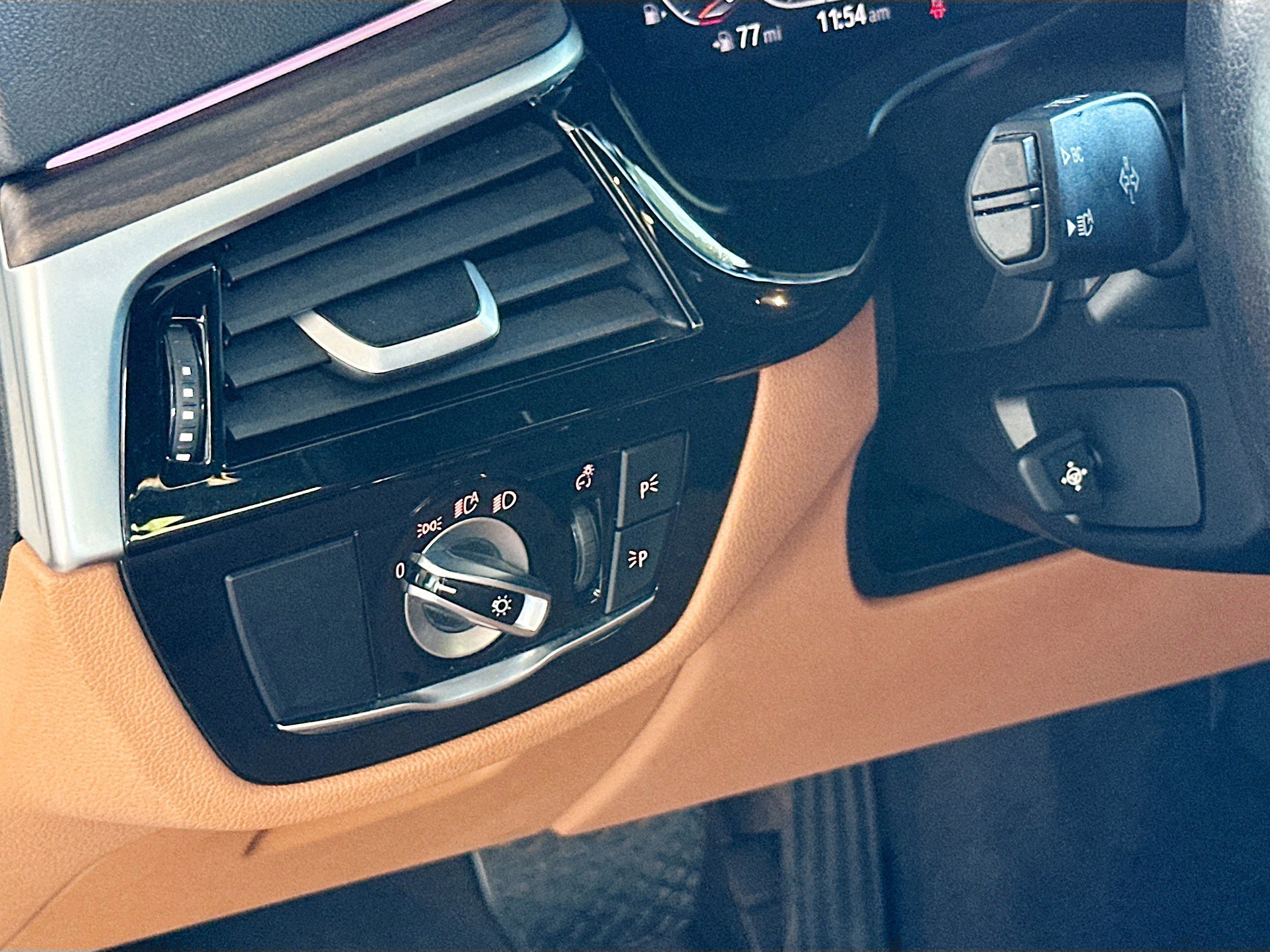 Used 2023 BMW 530i w/ Premium Package image 10