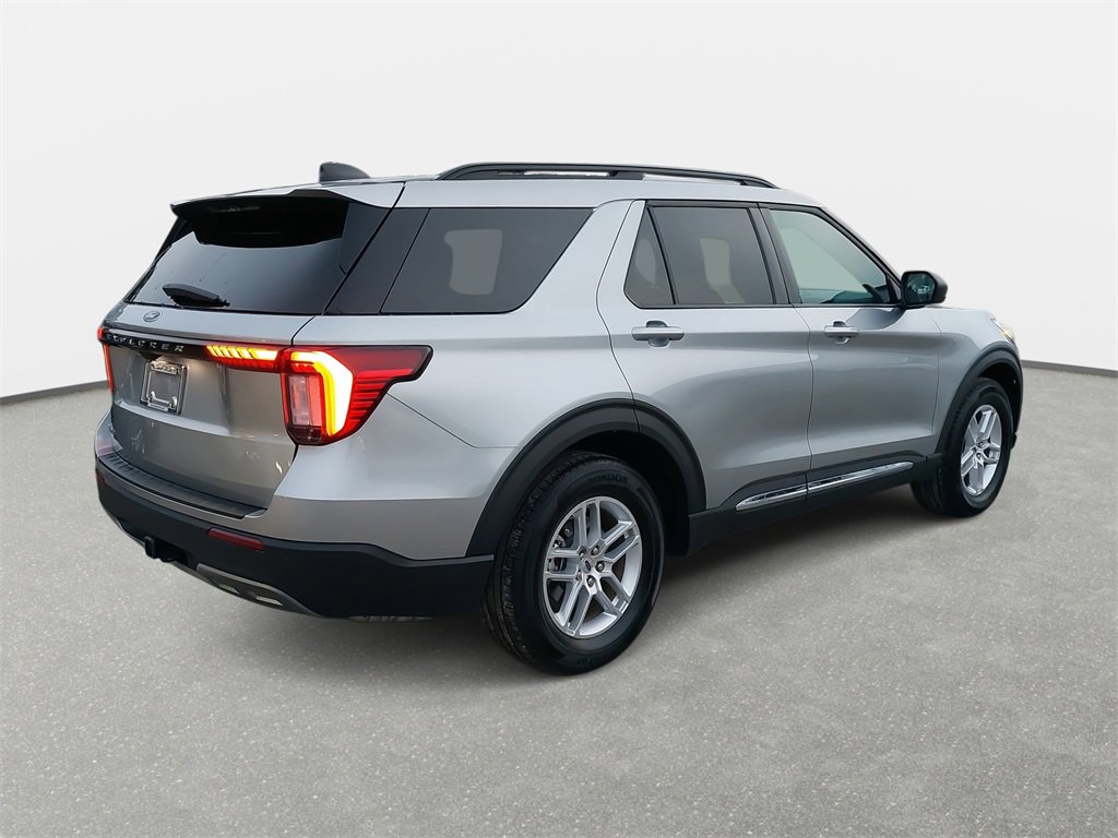 Used 2025 Ford Explorer Active w/ Active Comfort Package image 5