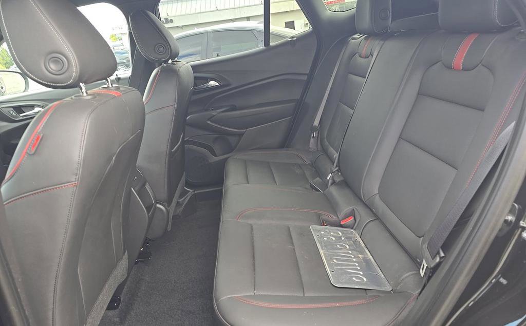 Used 2025 Chevrolet Trax RS FWD image 12