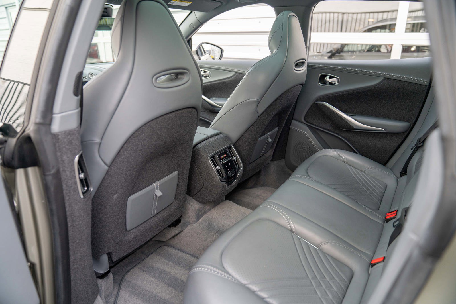 Used 2021 Aston Martin DBX image 27