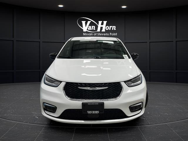 Used 2024 Chrysler Pacifica Touring image 8