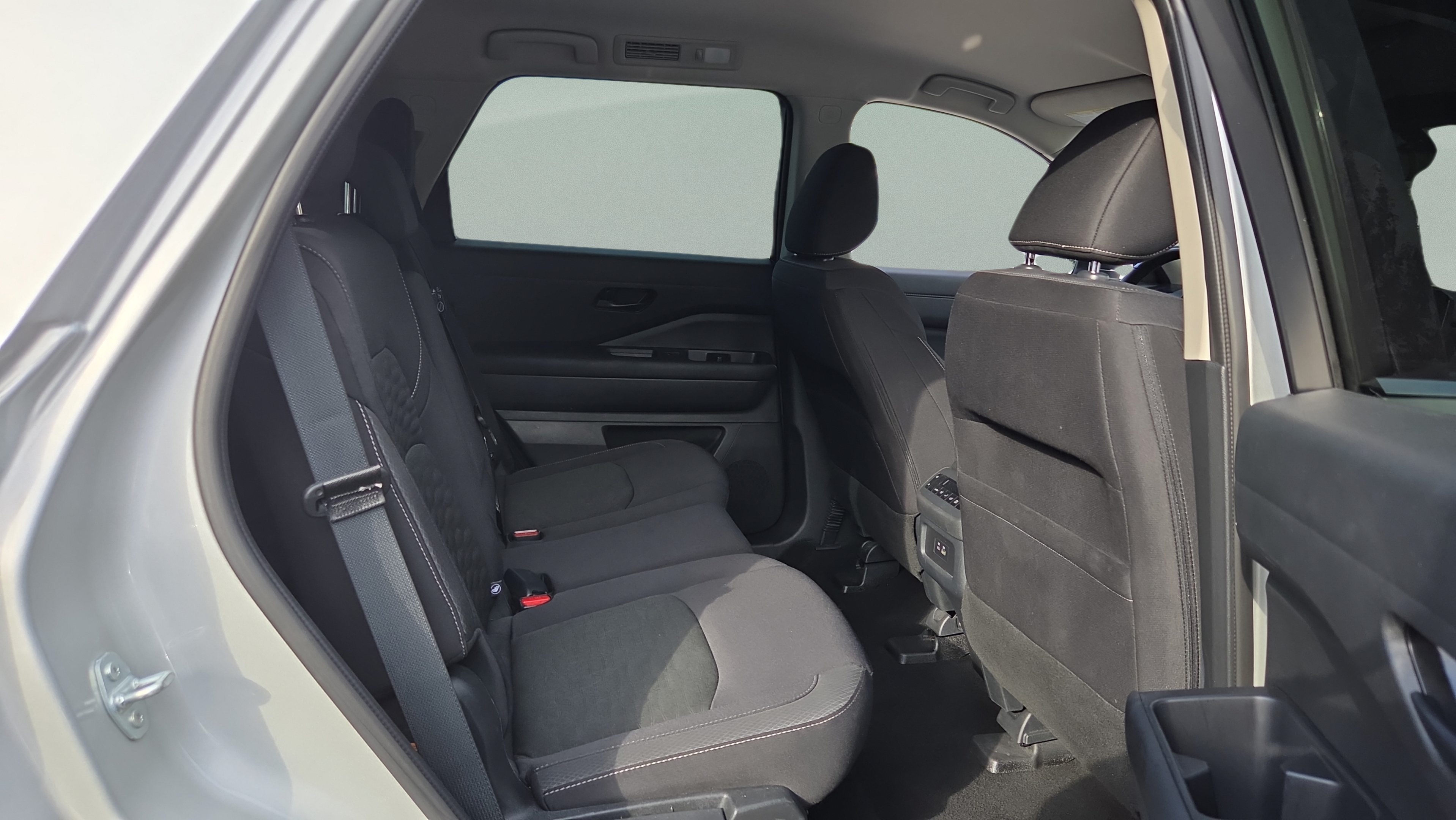 Used 2025 Nissan Pathfinder SV FWD image 14