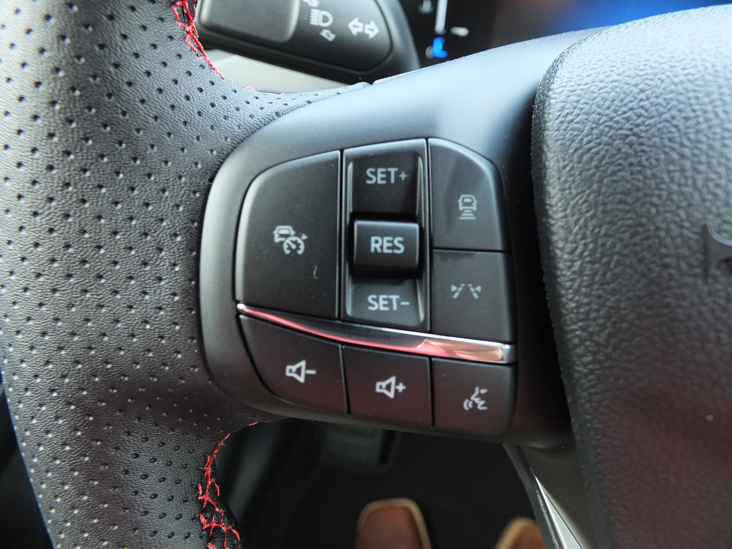 New 2026 Ford Escape ST-Line w/ Tech Pack #1 AWD/4WD image 18