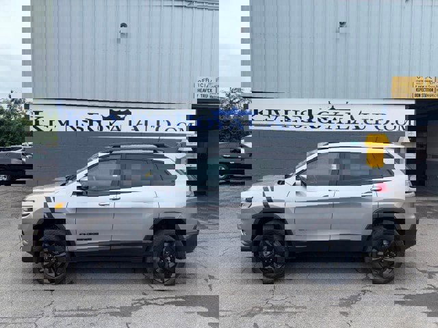 Used 2021 Jeep Cherokee Latitude Plus image 1