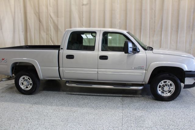 Used 2004 Chevrolet Silverado 2500 LS w/ Heavy-Duty Power Package image 2