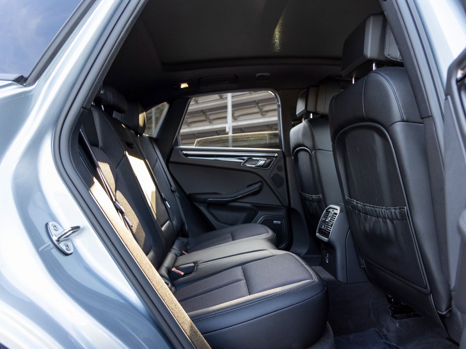 Certified 2025 Porsche Macan image 47